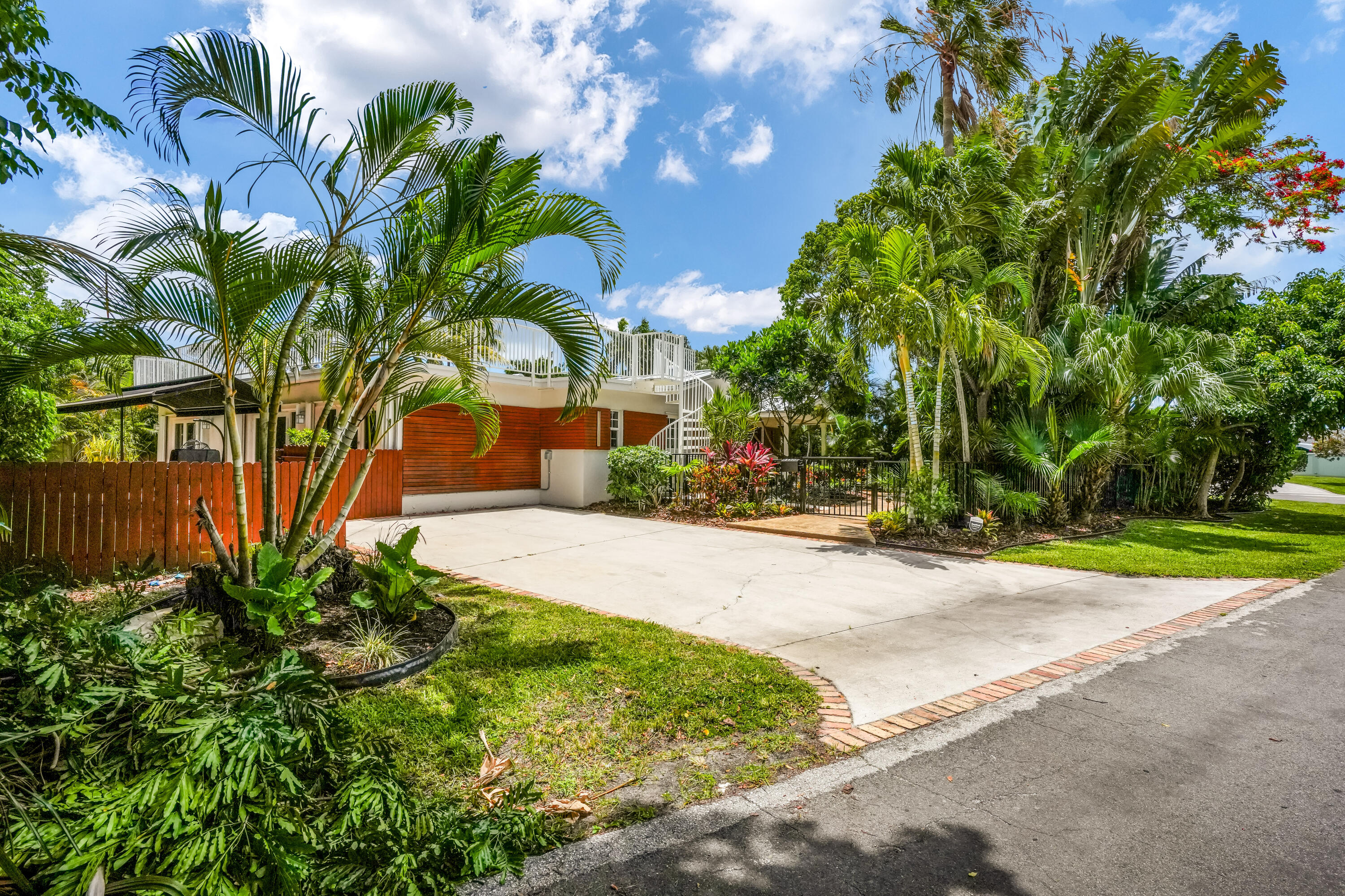 2400 N Riverside Pompano Beach, FL 33062