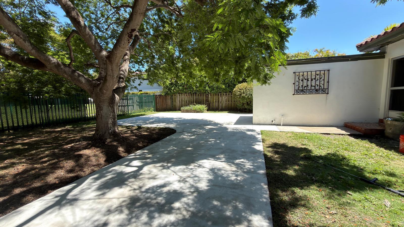 175 SW 25th Miami, FL 33129