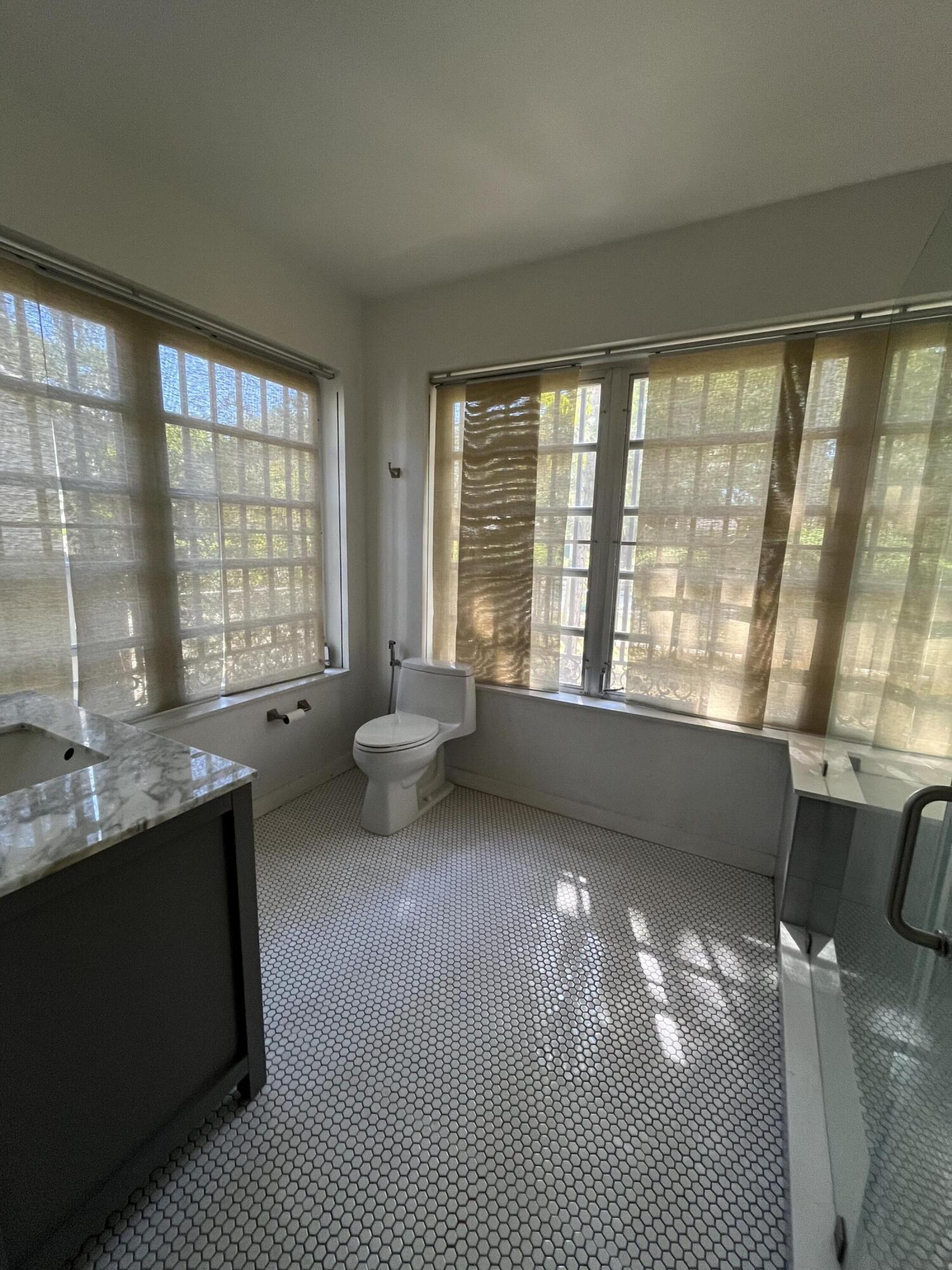 175 SW 25th Miami, FL 33129