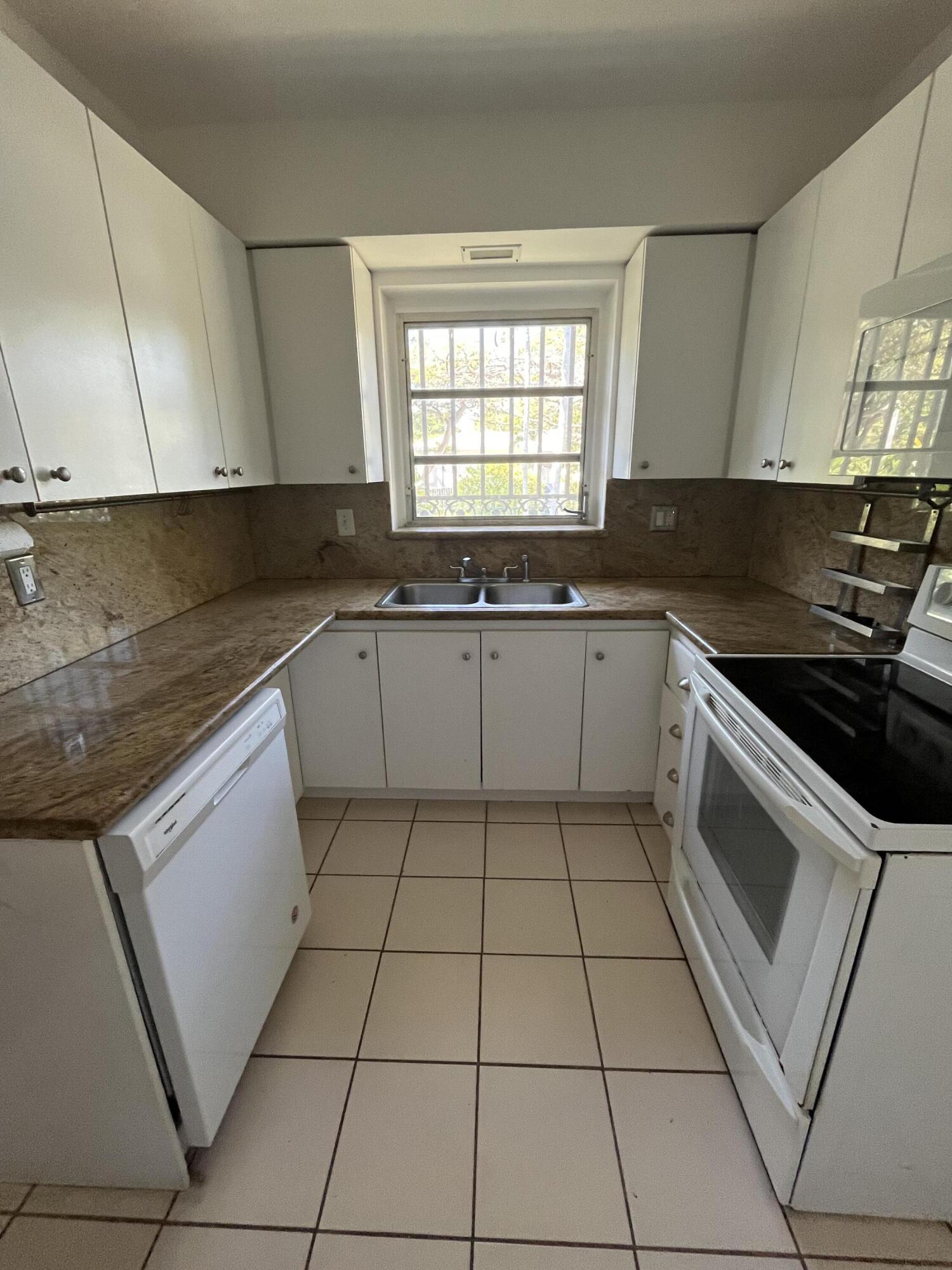 175 SW 25th Miami, FL 33129