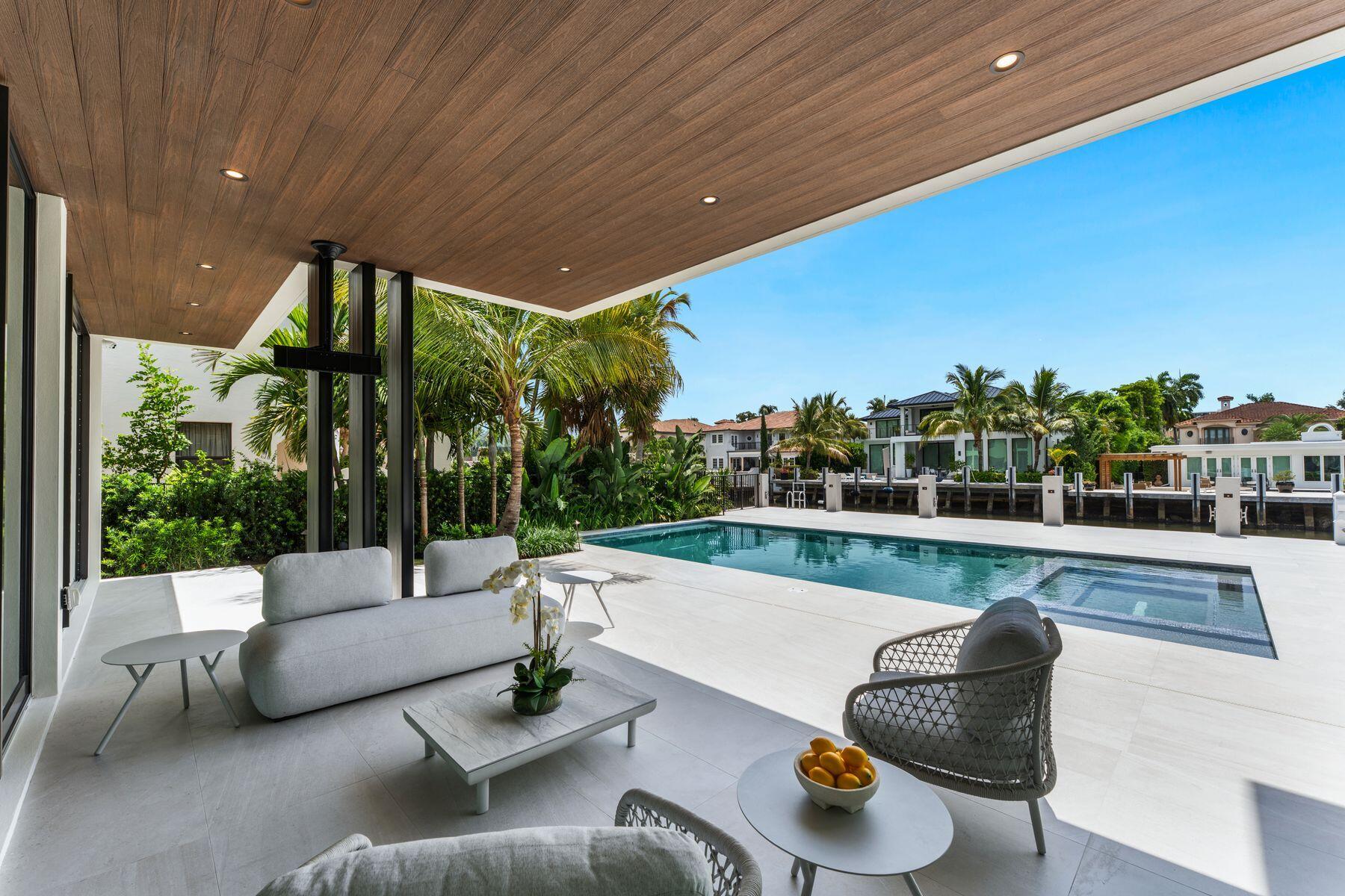 2400 Barcelona Dr Fort Lauderdale, FL 33301