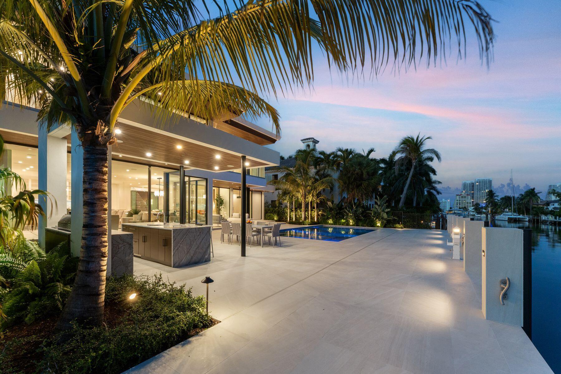2400 Barcelona Dr Fort Lauderdale, FL 33301