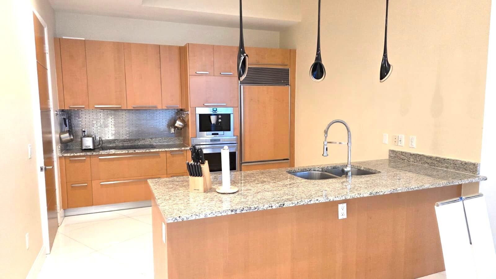 15811 Collins #3807 Sunny Isles Beach, FL 33160