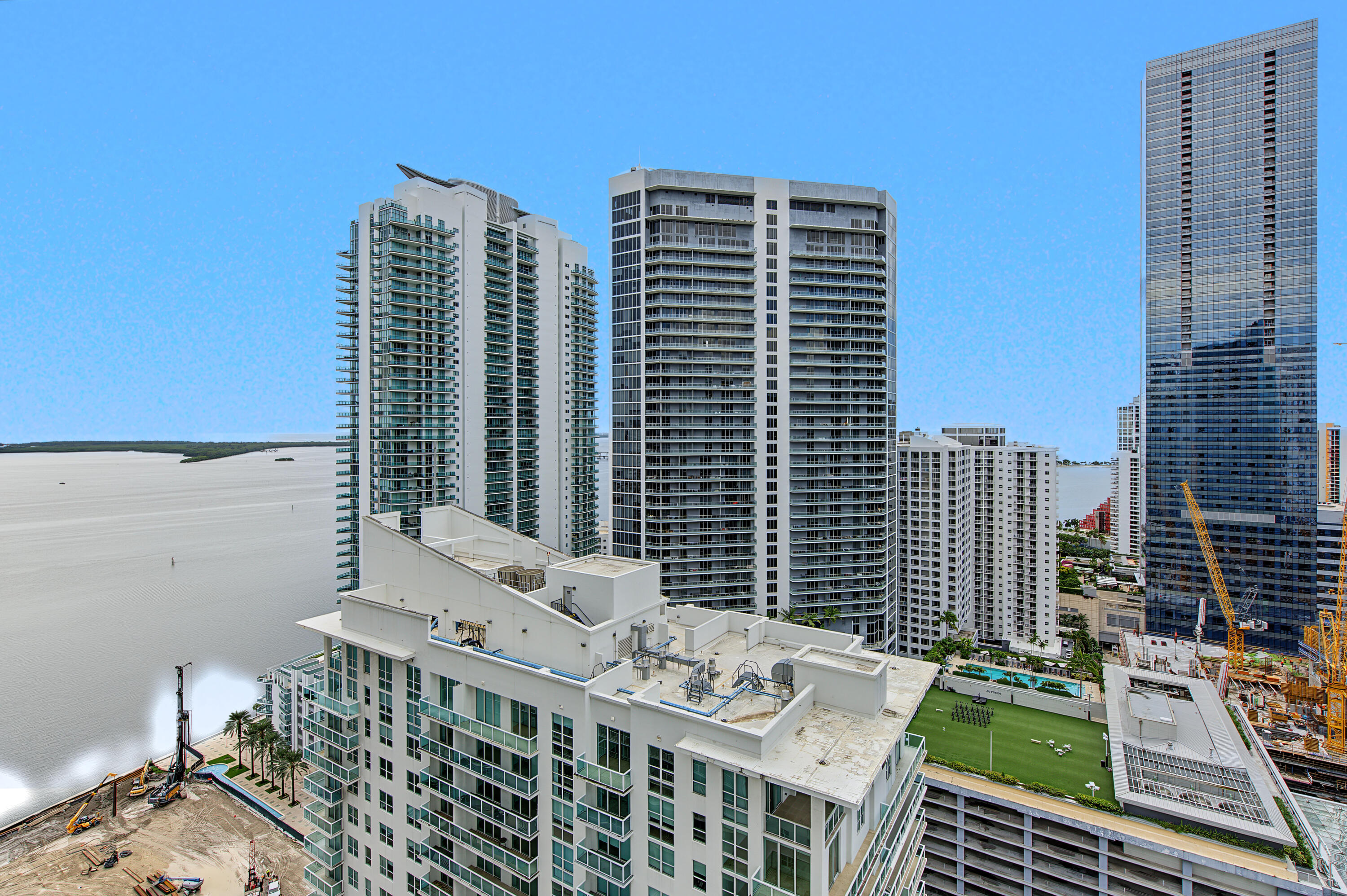 image The Club at Brickell Bay6