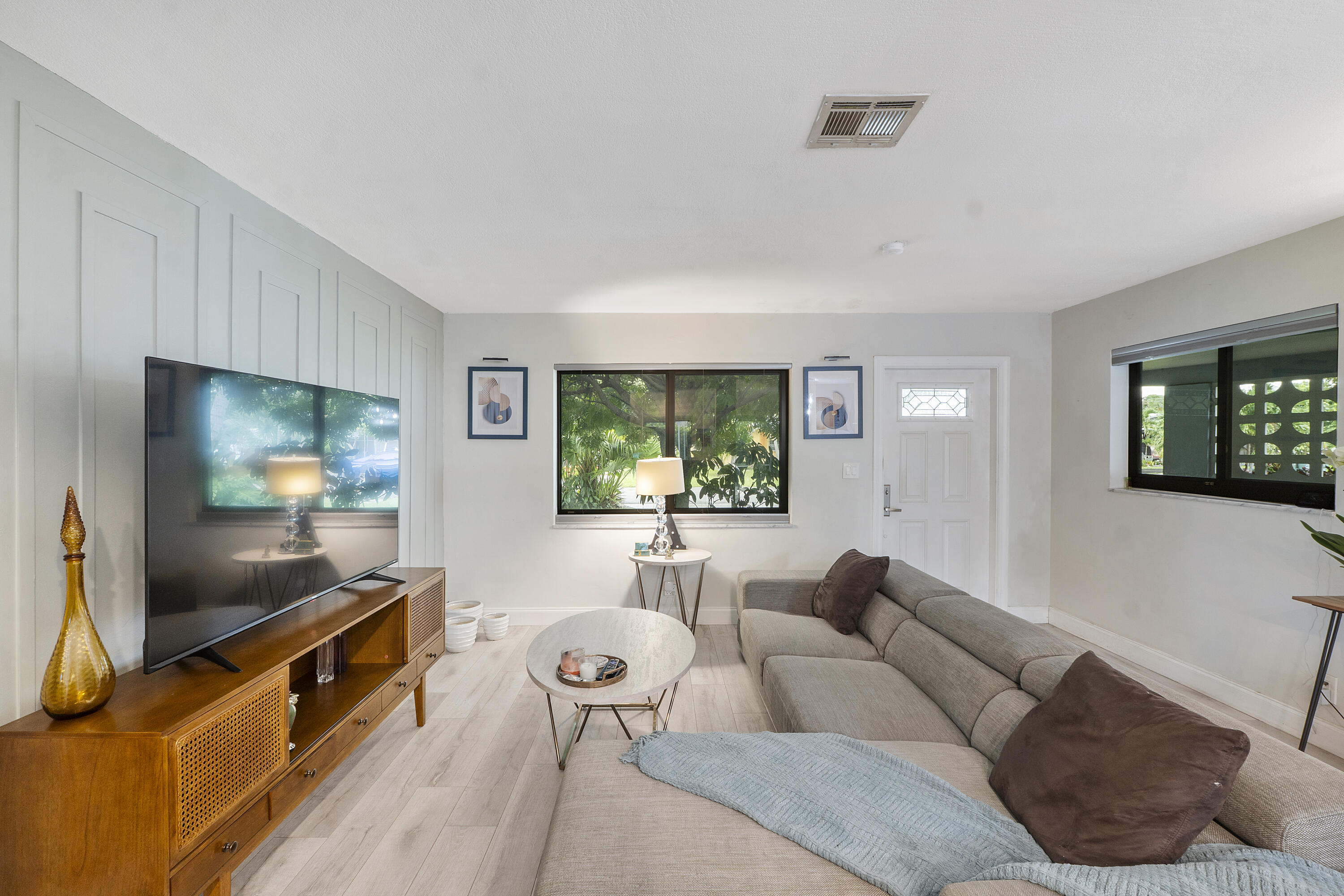 4450 NW 19th Ave Oakland Park, FL 33309