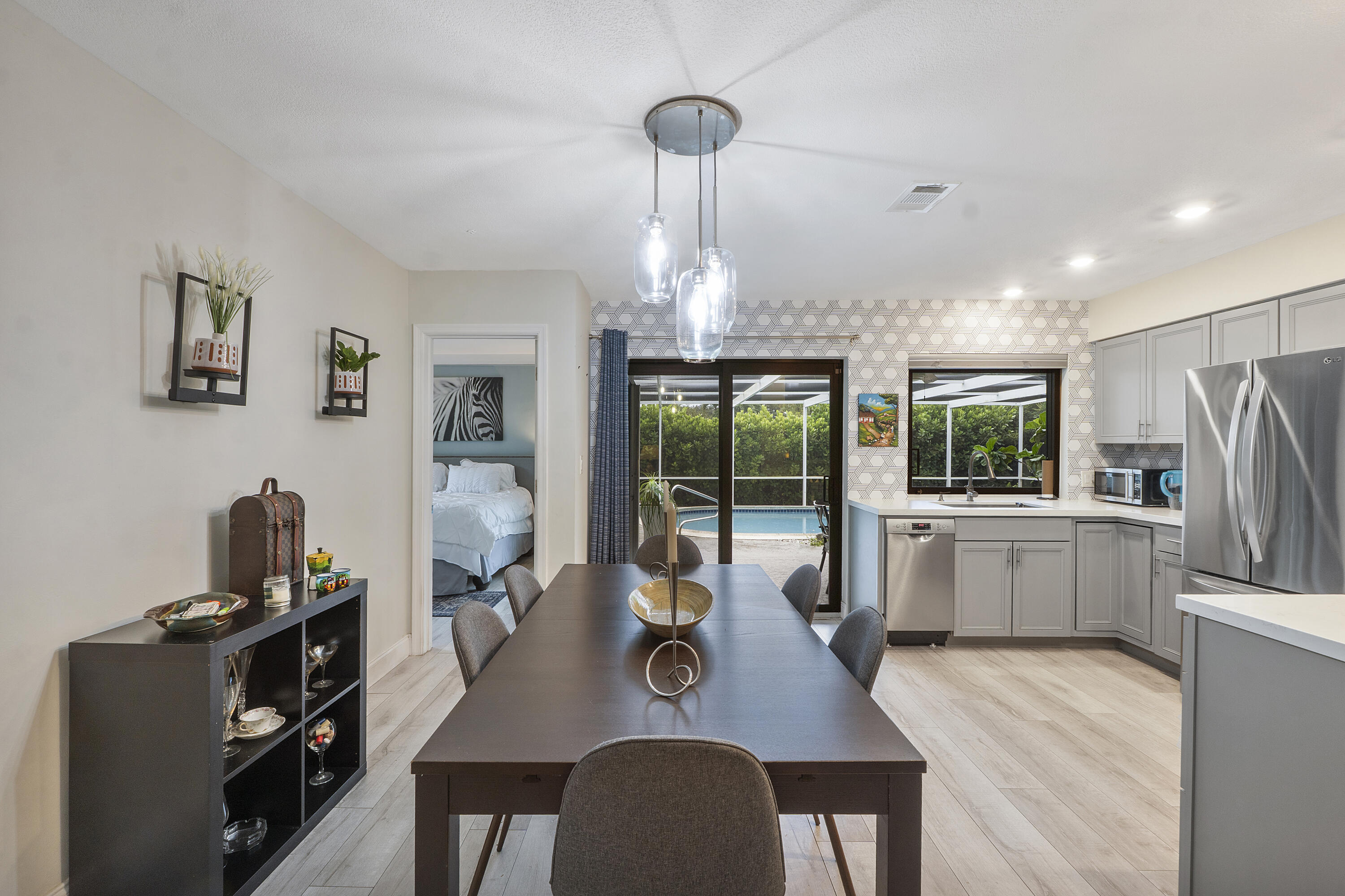 4450 NW 19th Ave Oakland Park, FL 33309