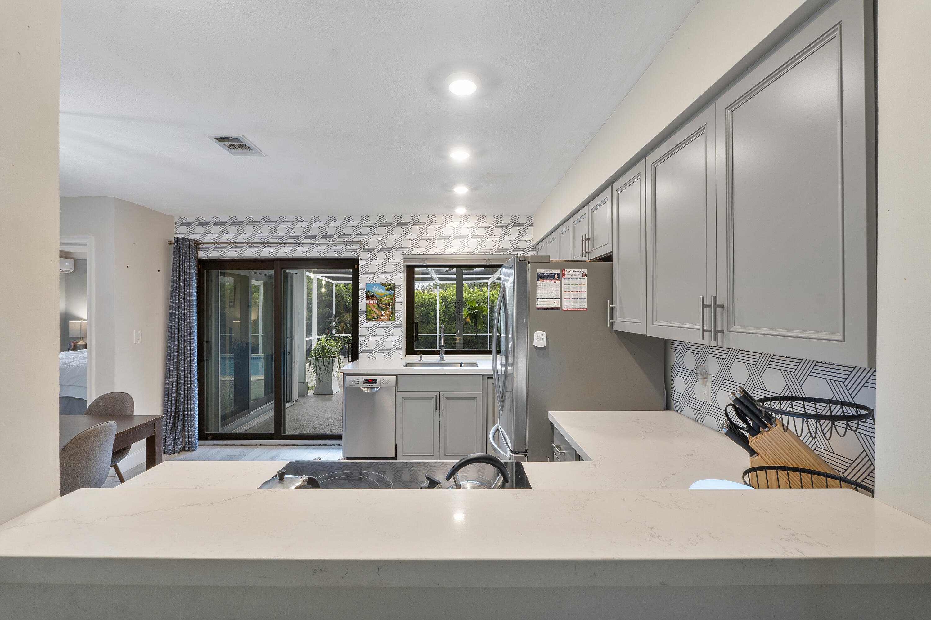 4450 NW 19th Ave Oakland Park, FL 33309