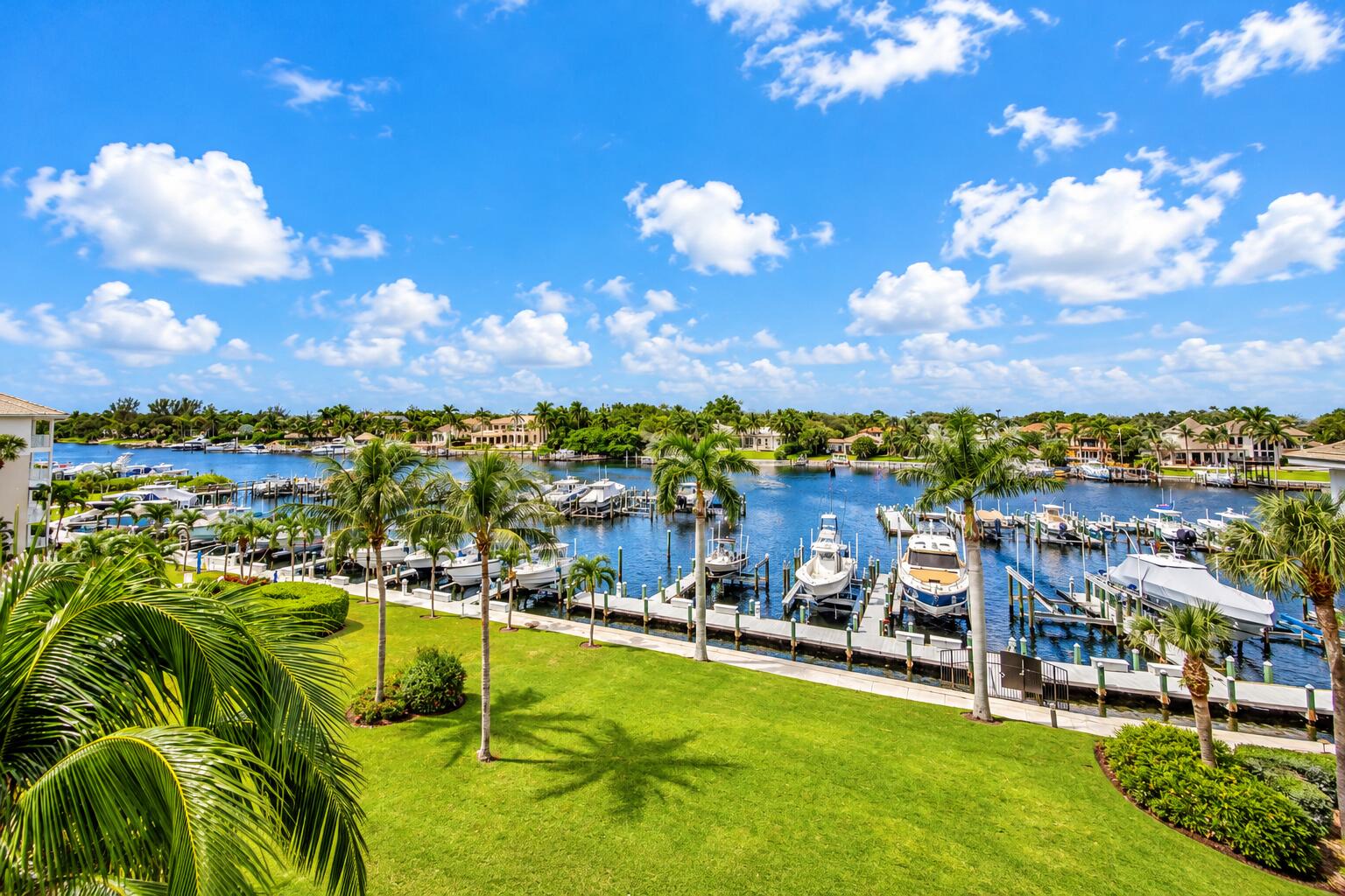 732 Bay Colony Dr