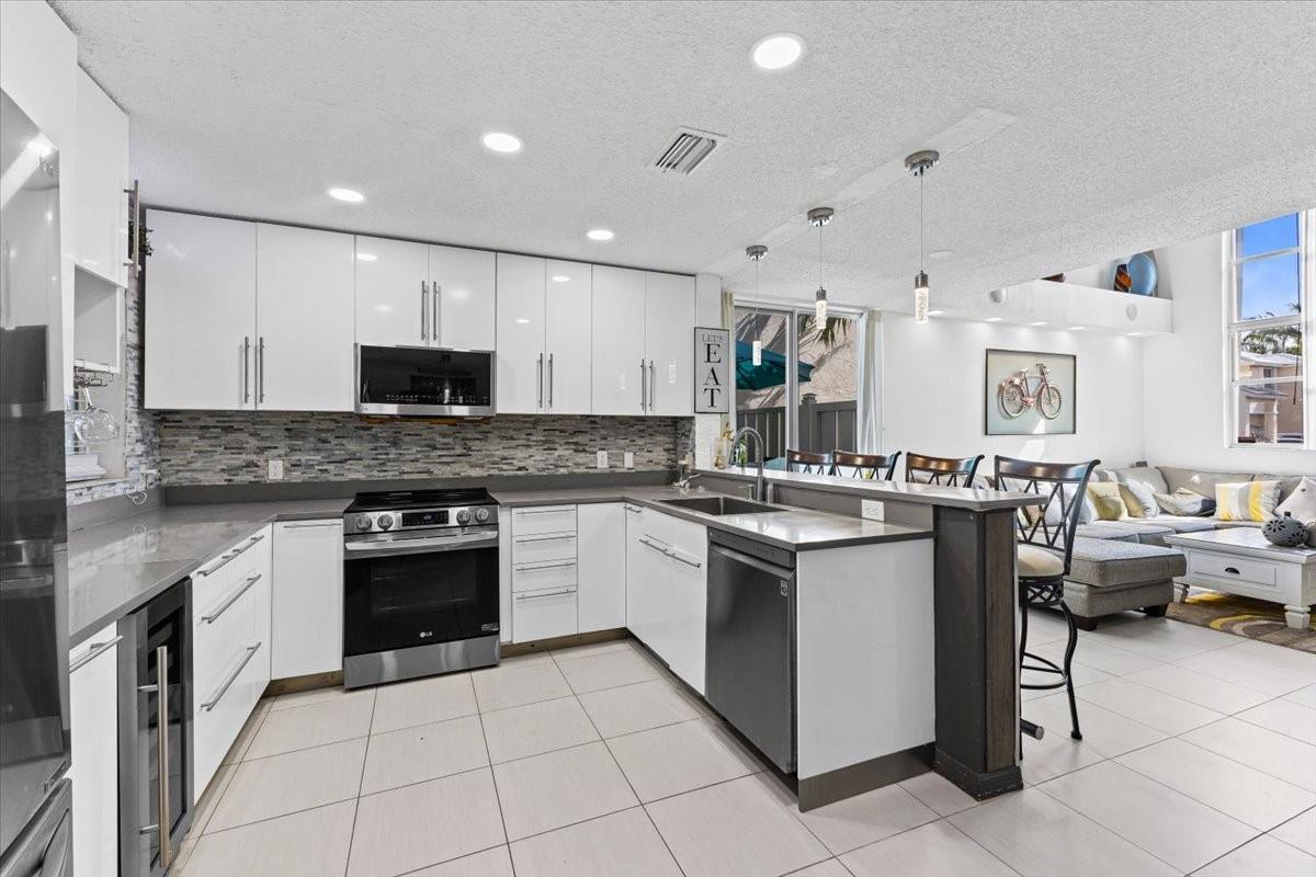 9831 NW 2nd St,Plantation, FL 33324