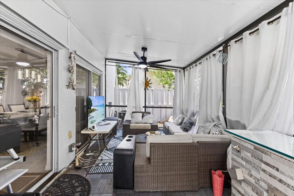 9831 NW 2nd St,Plantation, FL 33324