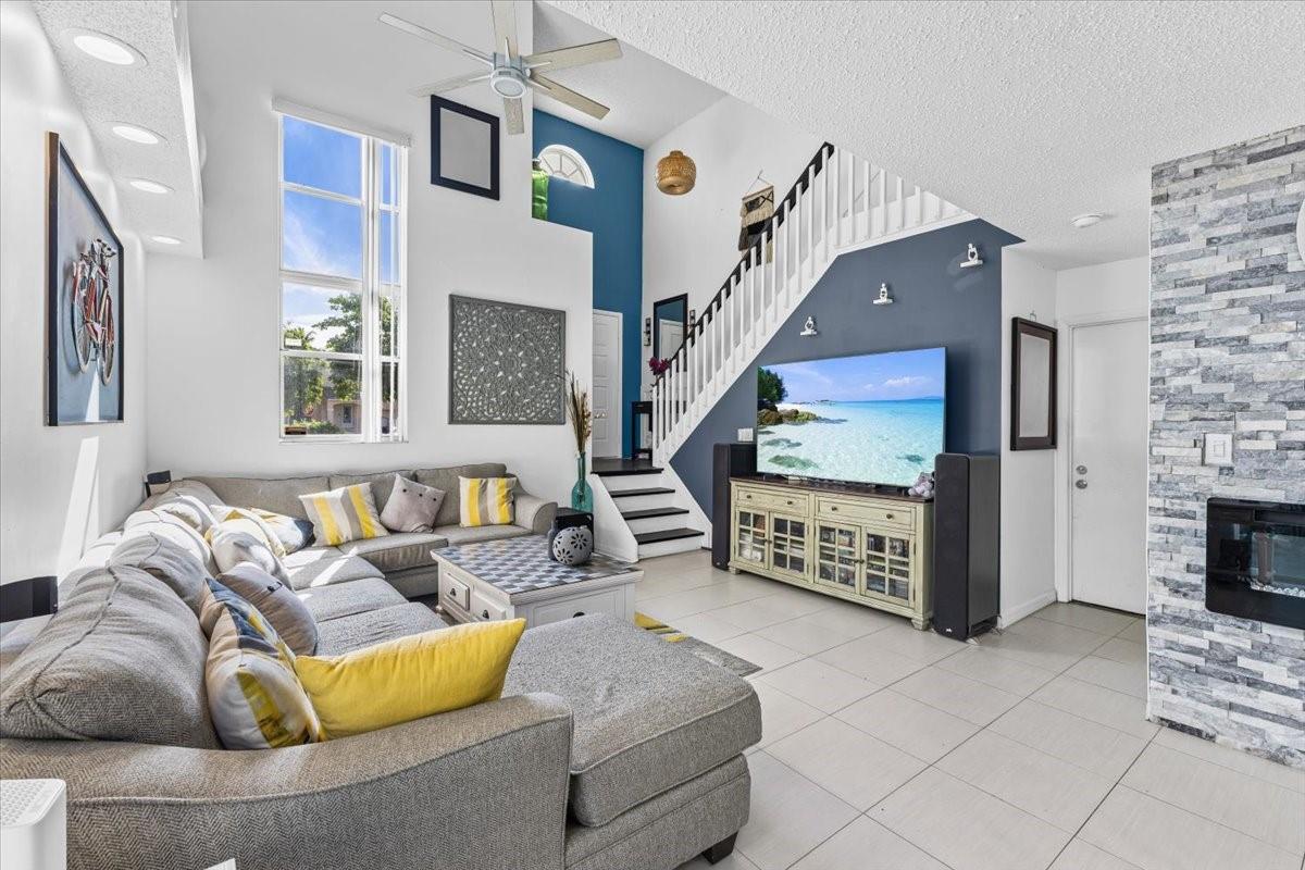 9831 NW 2nd St,Plantation, FL 33324