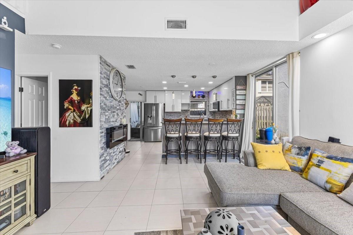 9831 NW 2nd St,Plantation, FL 33324