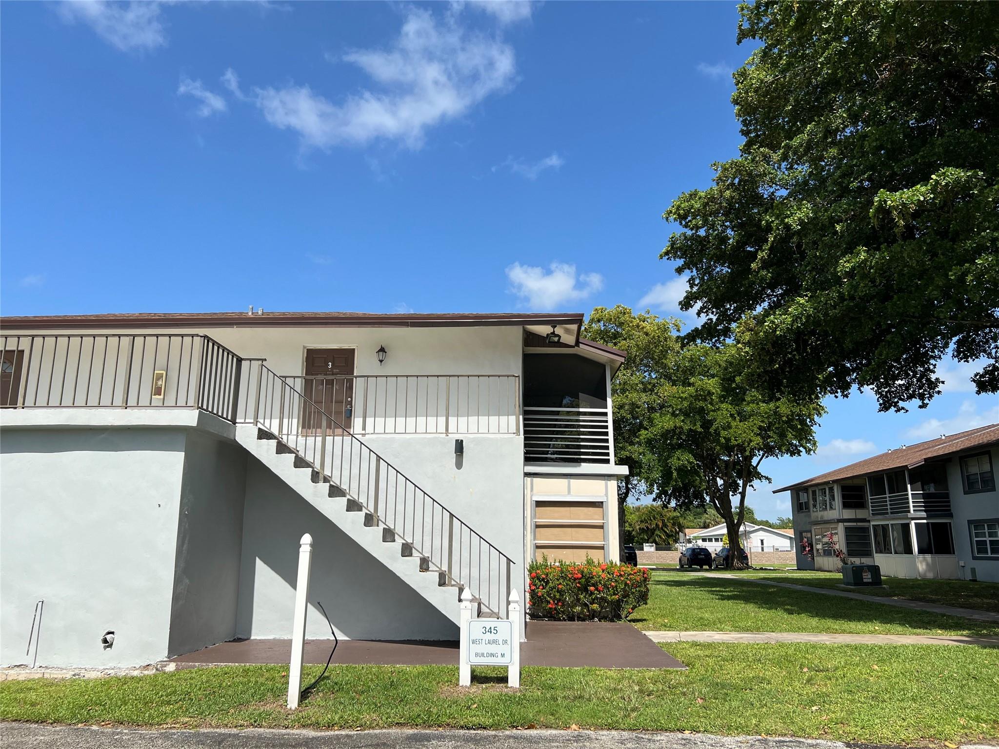 345 W Laurel Dr #3M