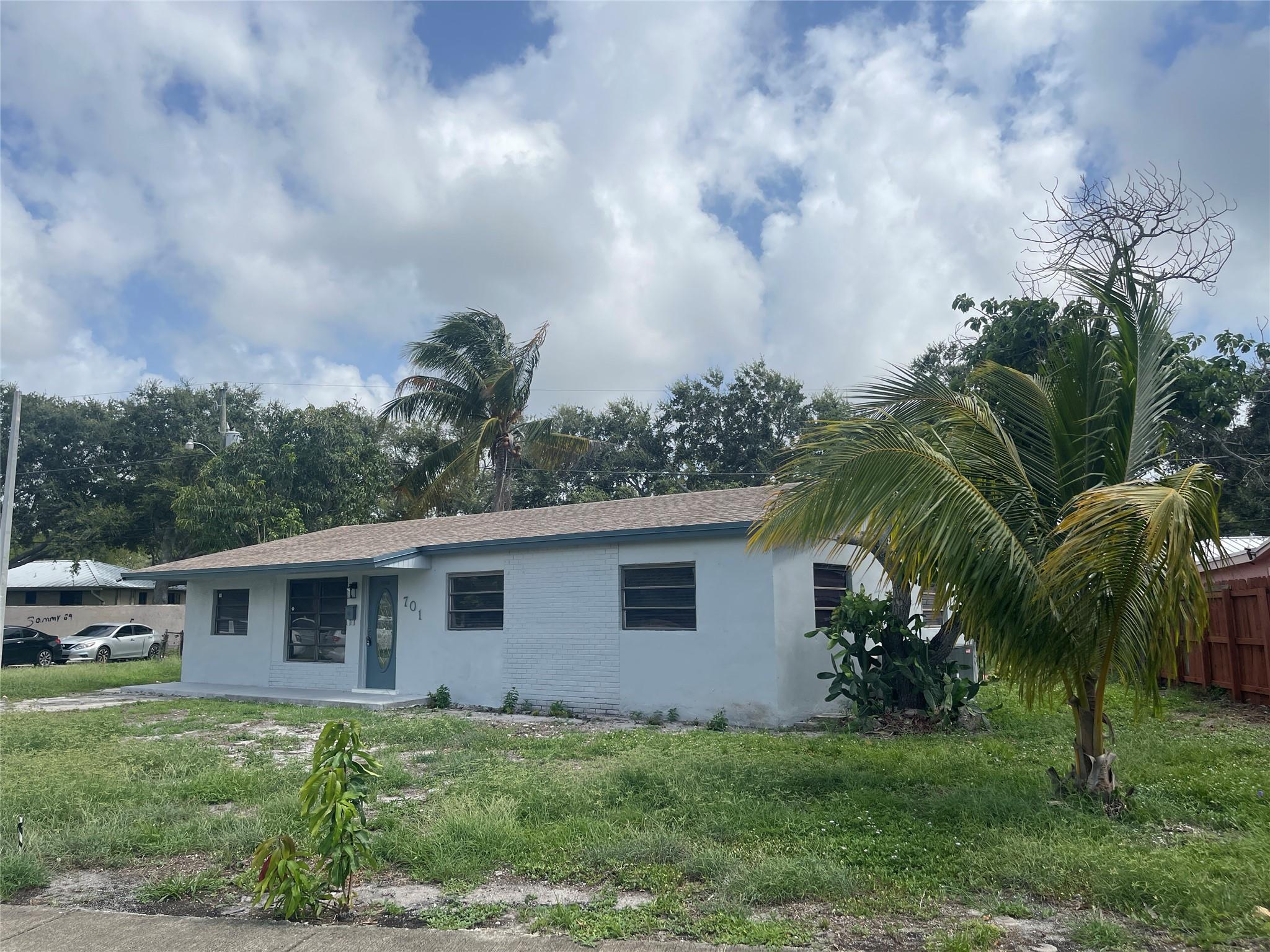 701 NE 51st Ct