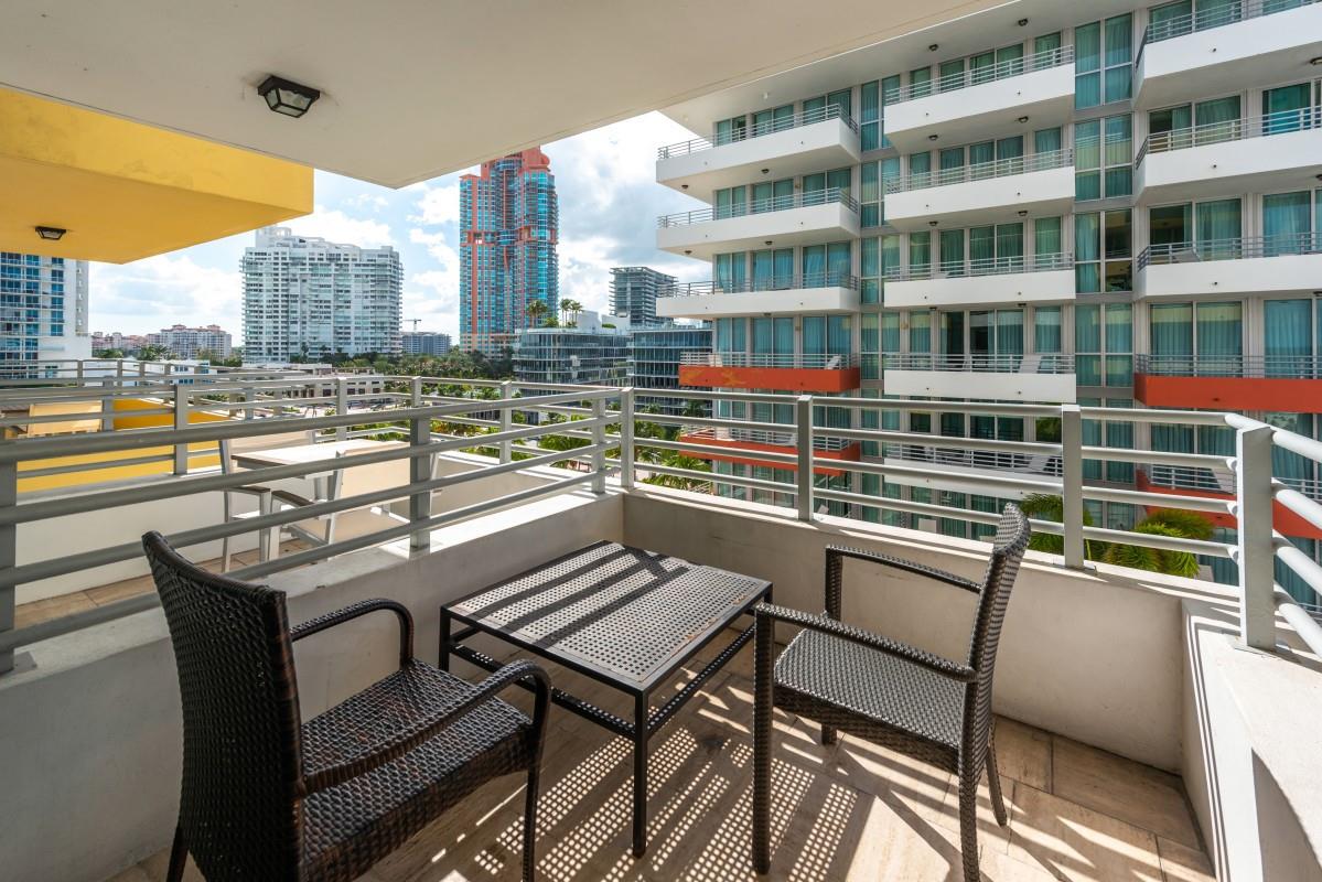 101 Ocean Dr #704