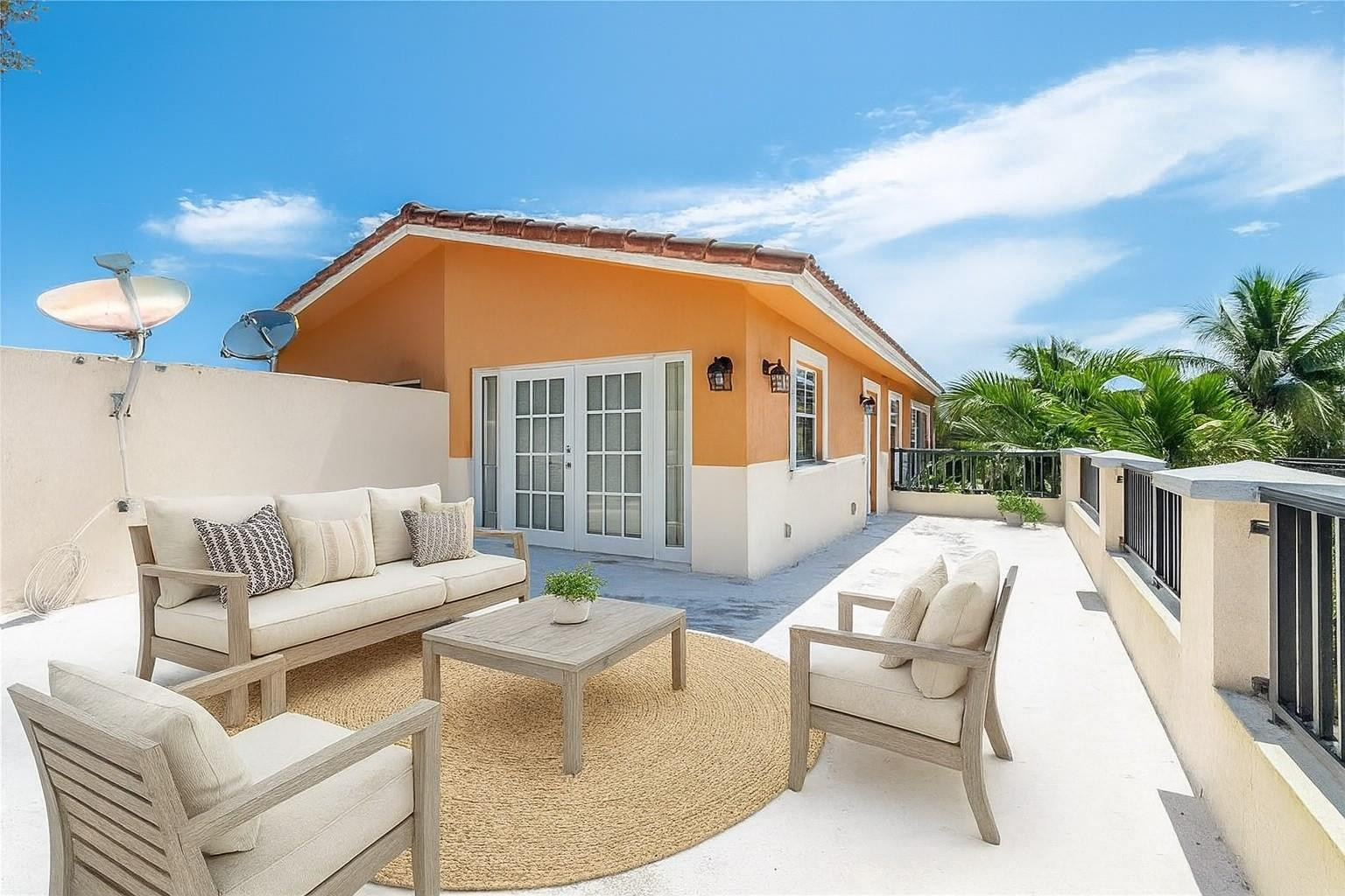 819 SW 7th #819 Fort Lauderdale, FL 33315