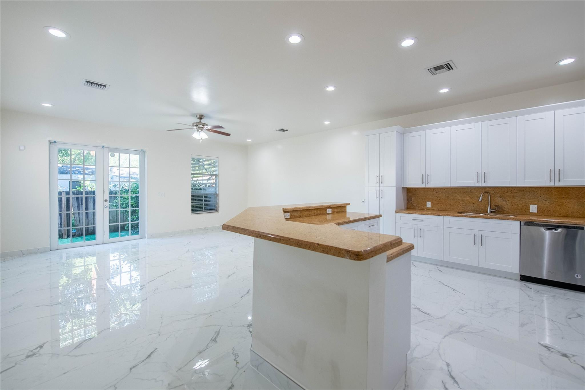 819 SW 7th #819 Fort Lauderdale, FL 33315