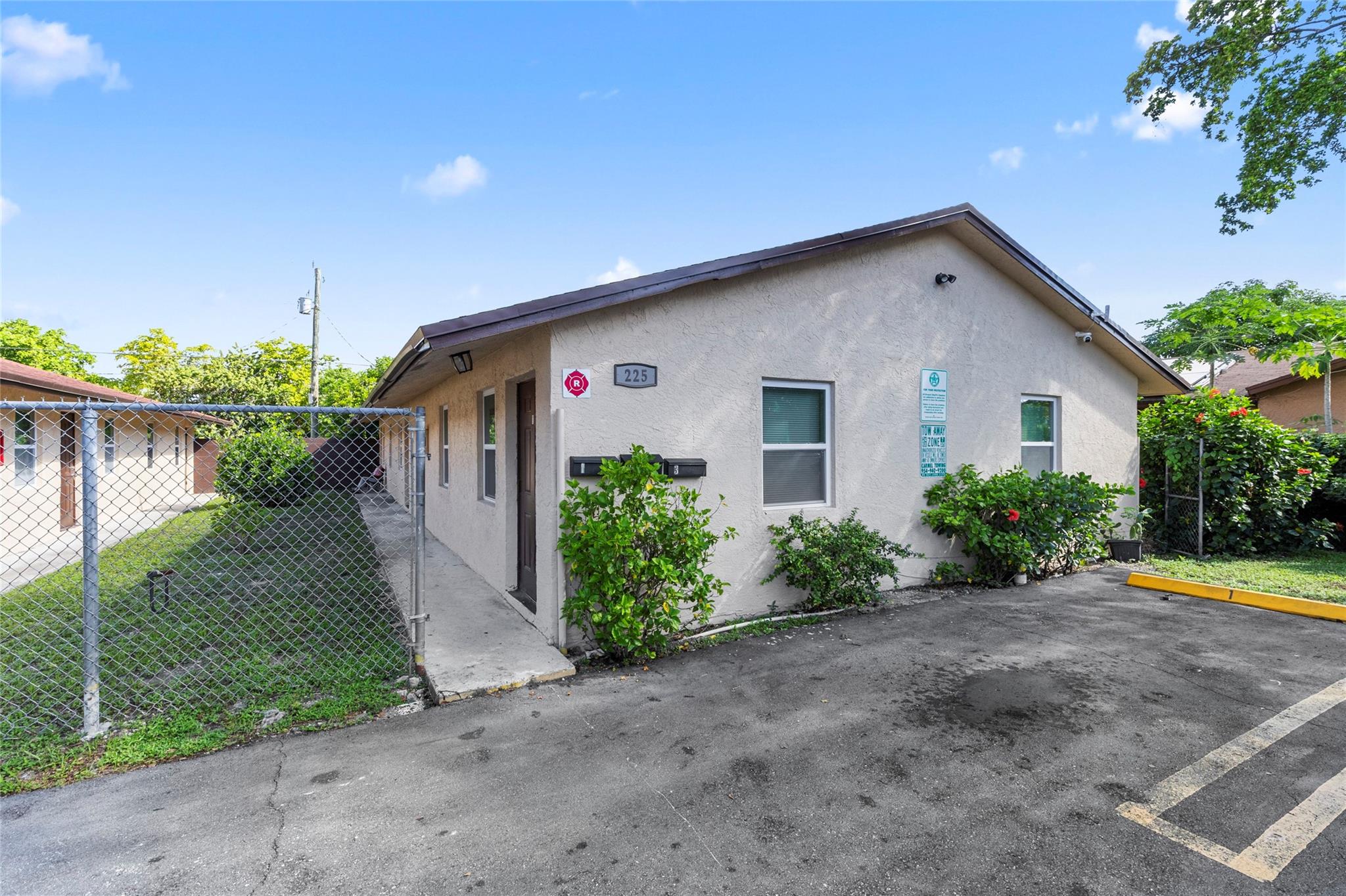 225 NW 12th Ct