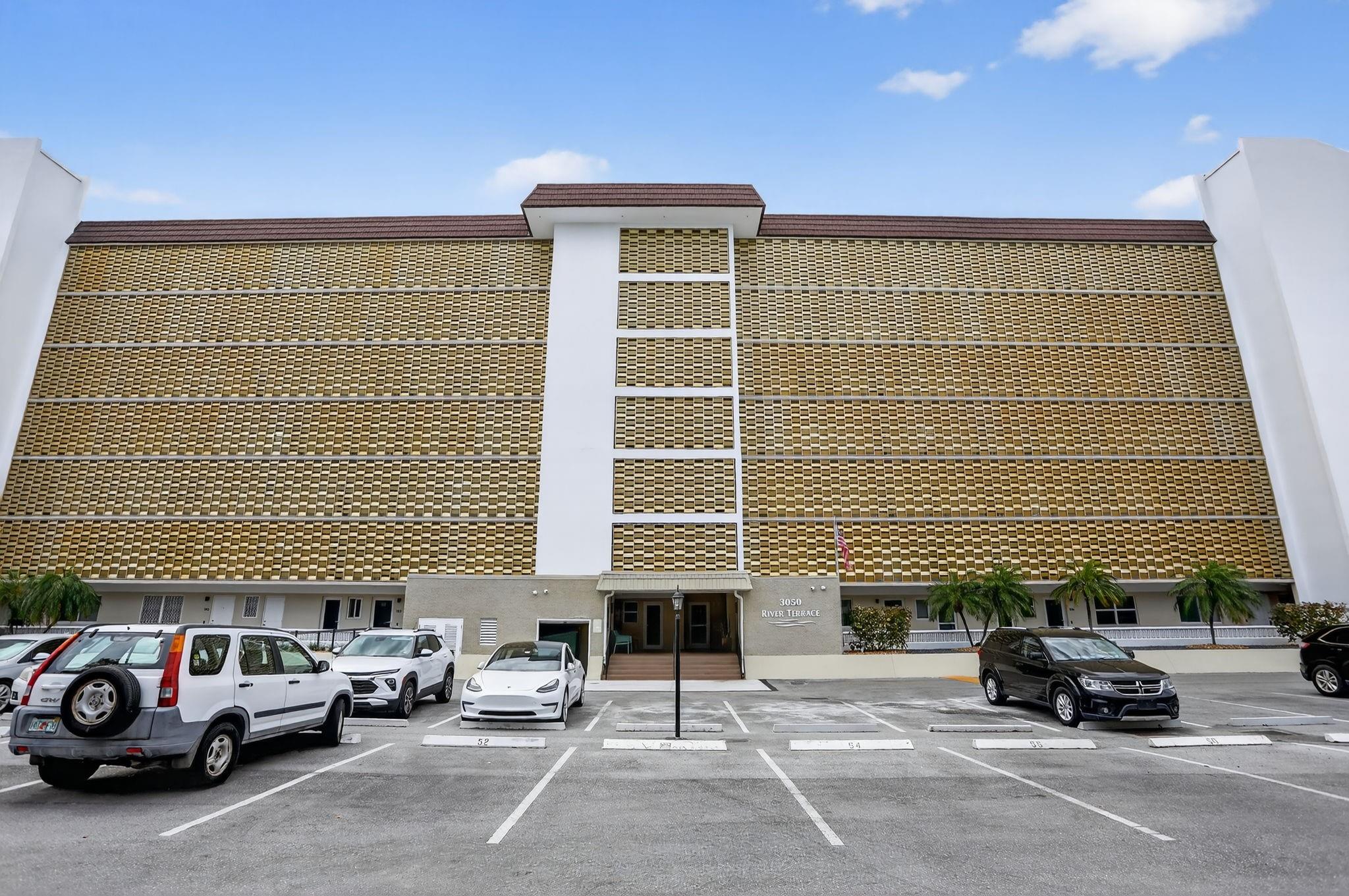 3050 NE 16th Ave #107