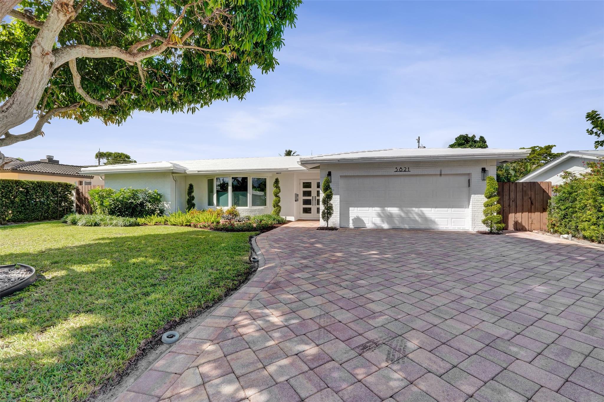 5821 NE 20th Ter