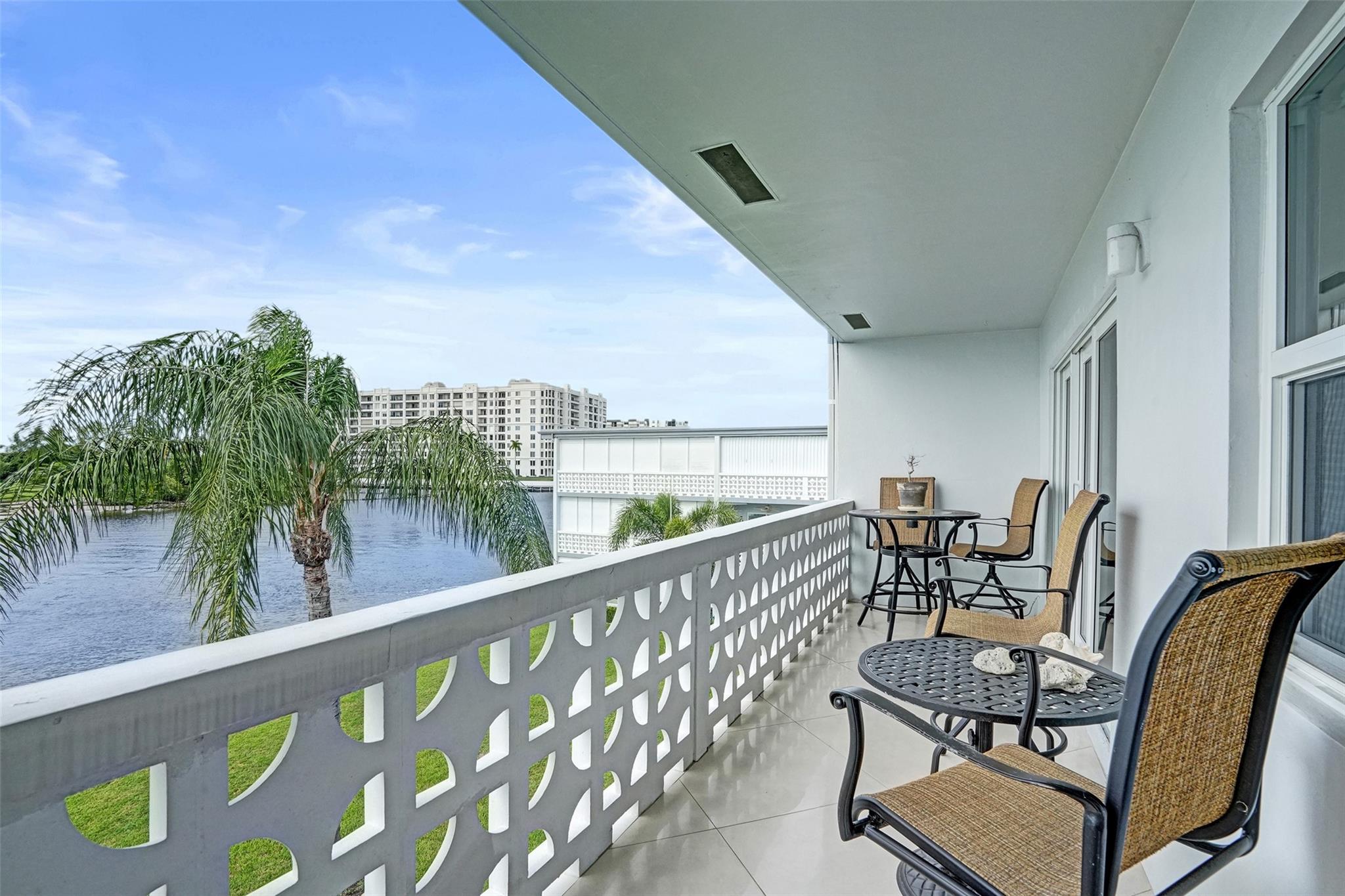1001 N Riverside Dr #304