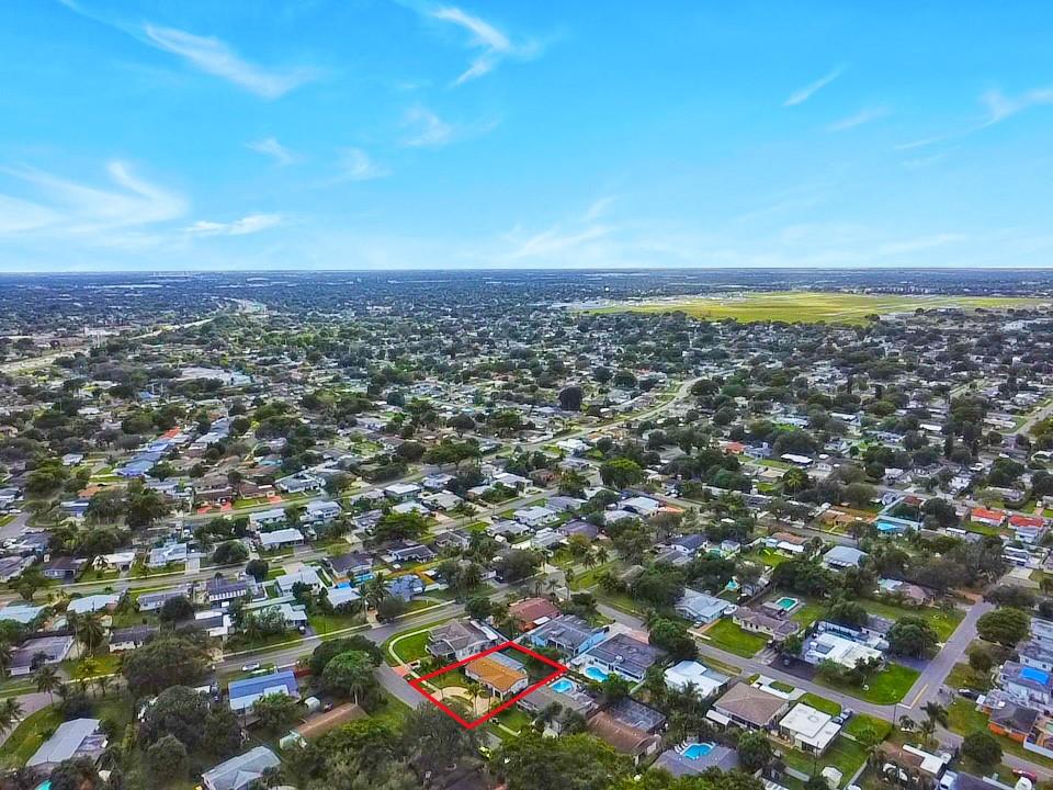 300 SW 65th Way Pembroke Pines, FL 33023