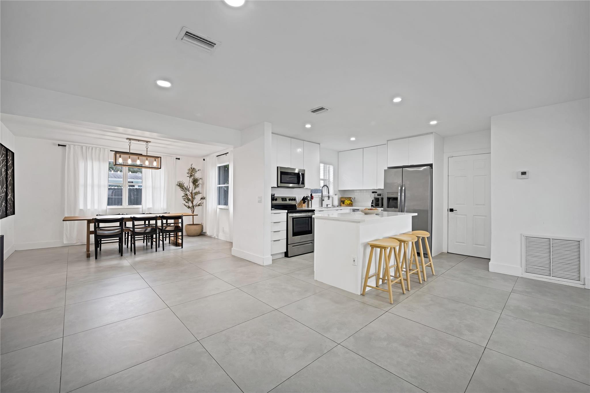 300 SW 65th Way Pembroke Pines, FL 33023