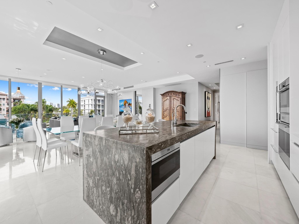 21 Isle Of Venice #301 Fort Lauderdale, FL 33301