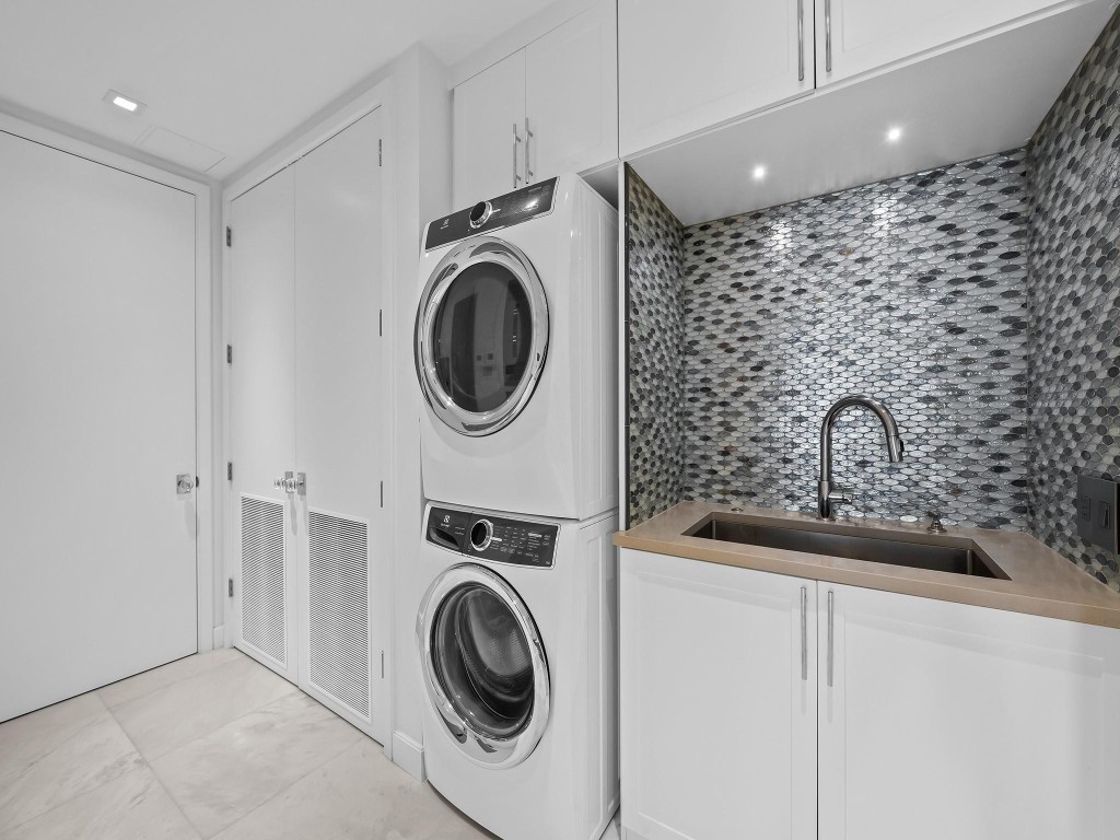 21 Isle Of Venice #301 Fort Lauderdale, FL 33301