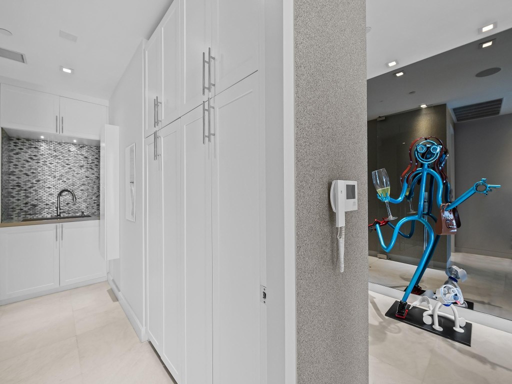 21 Isle Of Venice #301 Fort Lauderdale, FL 33301