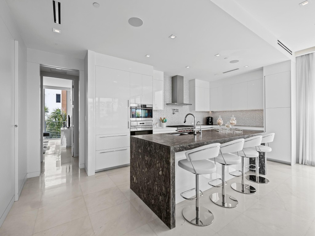 21 Isle Of Venice #301 Fort Lauderdale, FL 33301