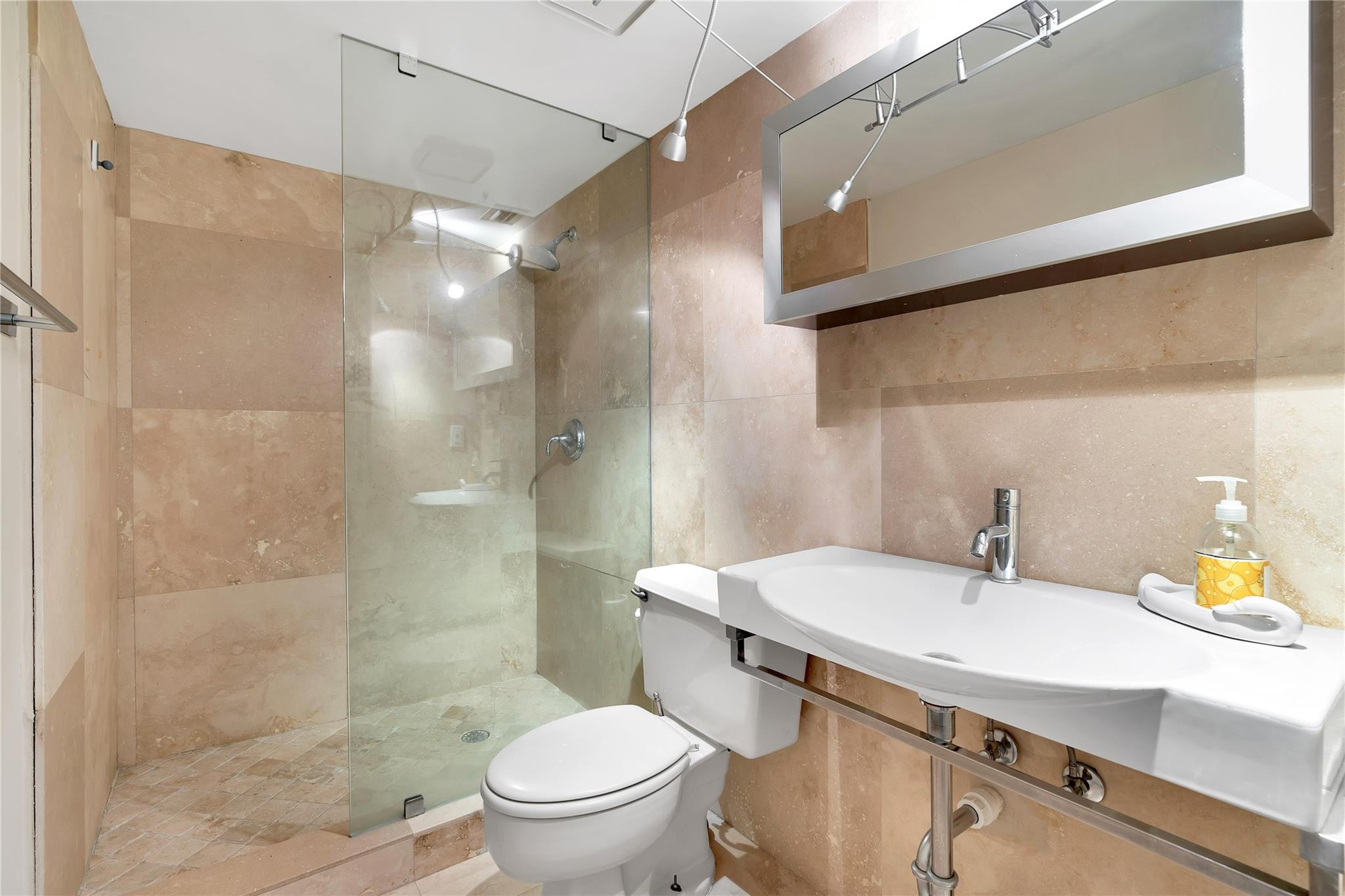 112 N Birch #202 Fort Lauderdale, FL 33304