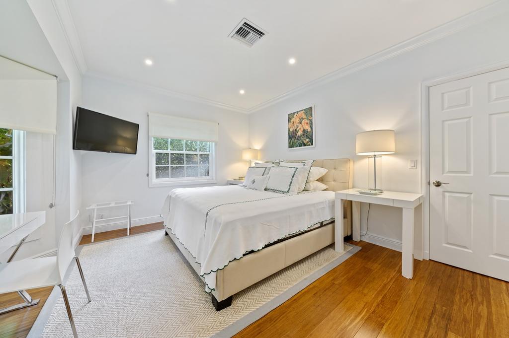 220 Indian Palm Beach, FL 33480