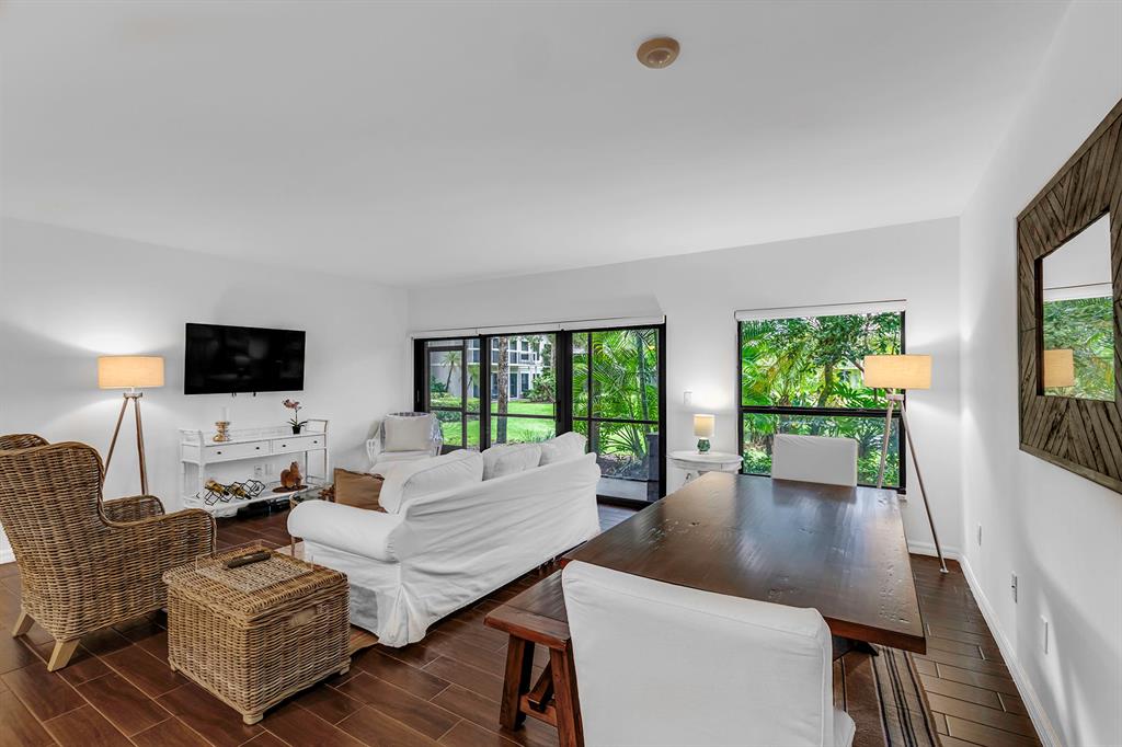 11863 Wimbledon Circle #422  423