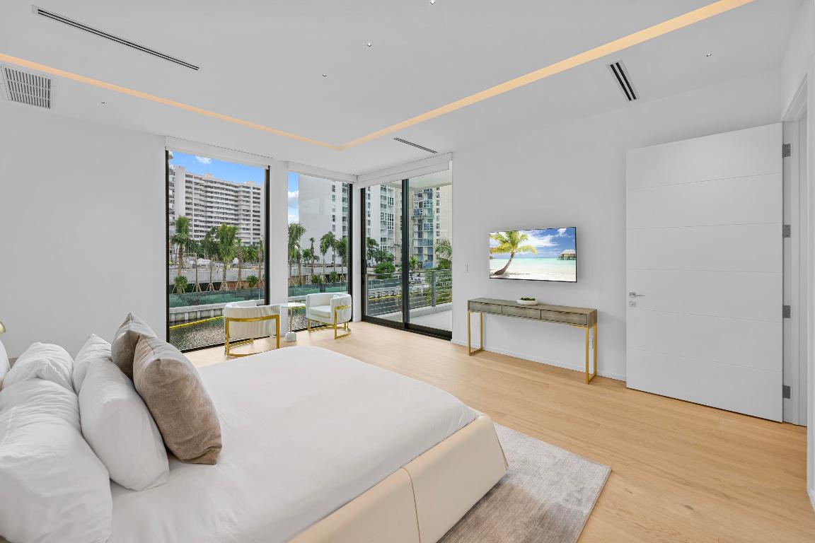 1650 E Terra Mar Pompano Beach, FL 33062