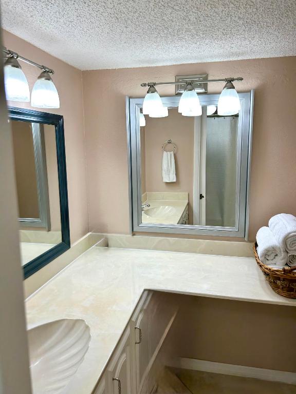 11231 Green Lk #104 Boynton Beach, FL 33437