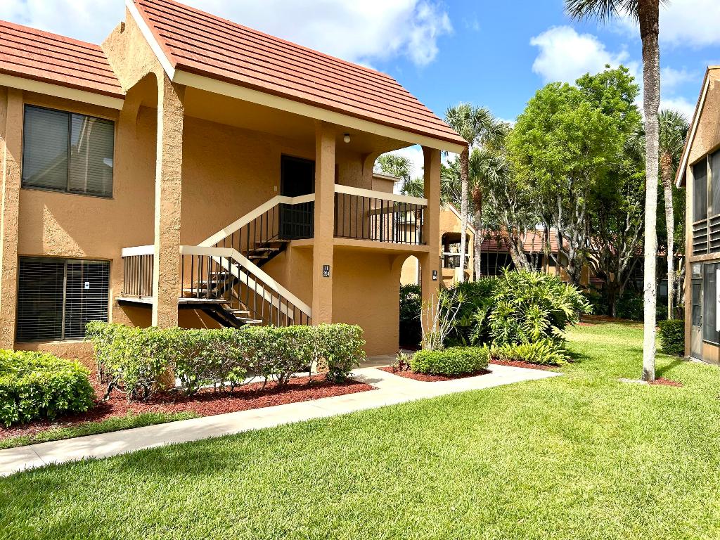 11231 Green Lk #104 Boynton Beach, FL 33437
