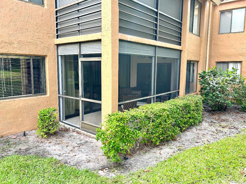 11231 Green Lk #104 Boynton Beach, FL 33437