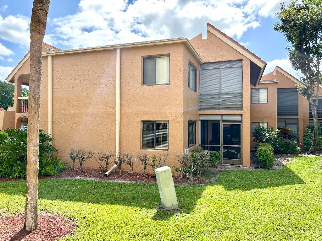 11231 Green Lk #104 Boynton Beach, FL 33437