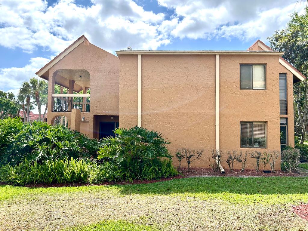 11231 Green Lk #104 Boynton Beach, FL 33437
