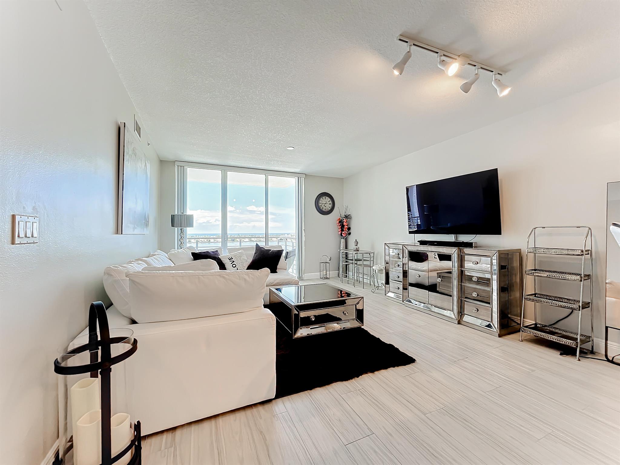1551 N Flagler Dr #1212