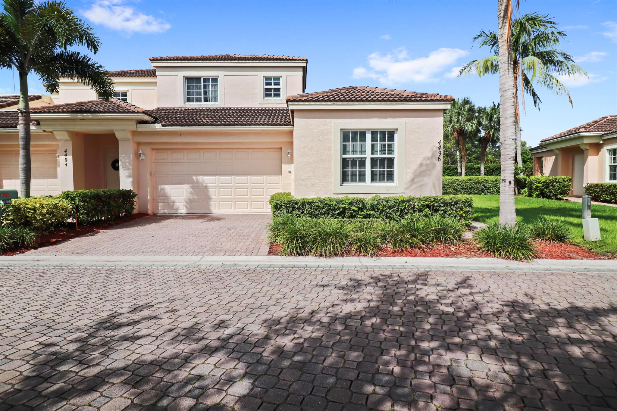 4496 Hickory Dr