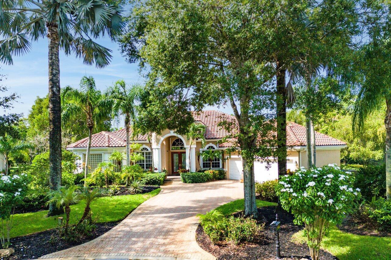911 Forest Glen Ln
