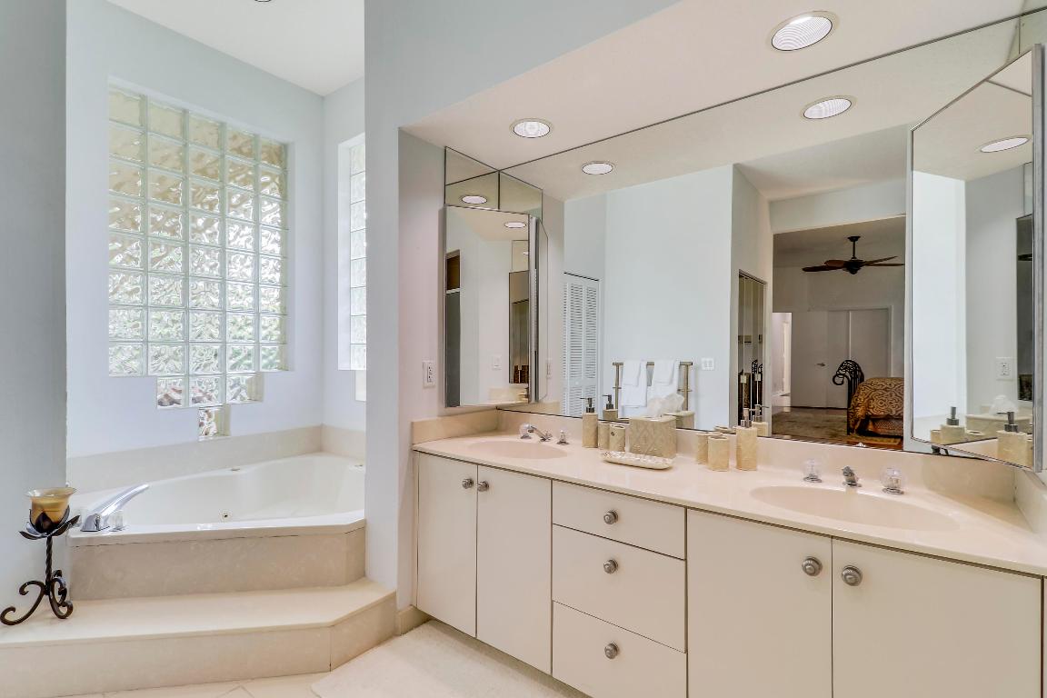 18951 Painted Leaf Ct Jupiter, FL 33458