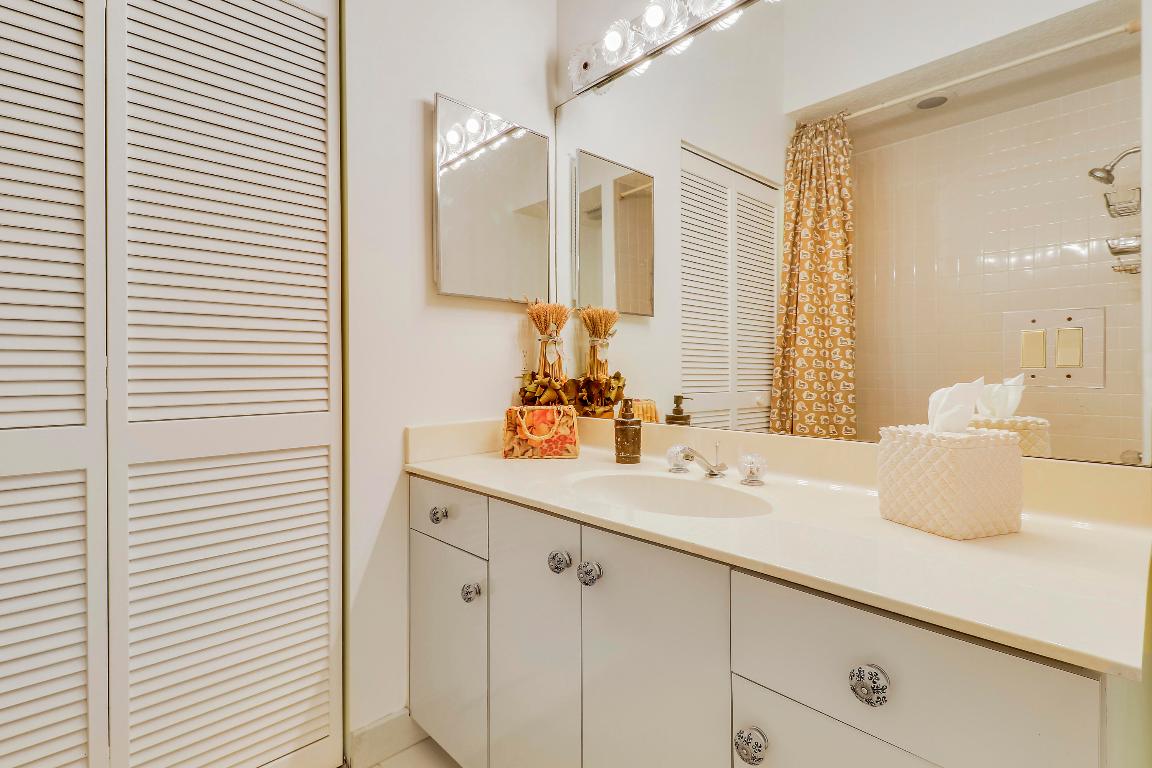 18951 Painted Leaf Ct Jupiter, FL 33458