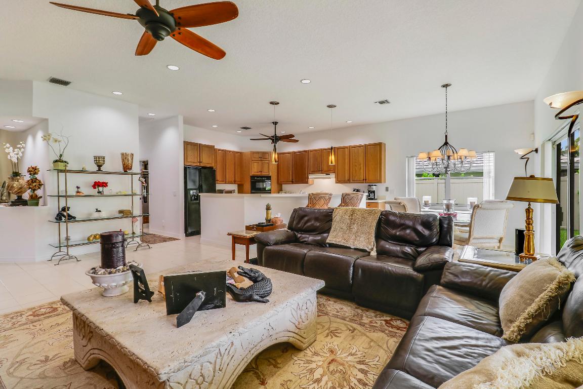 18951 Painted Leaf Ct Jupiter, FL 33458