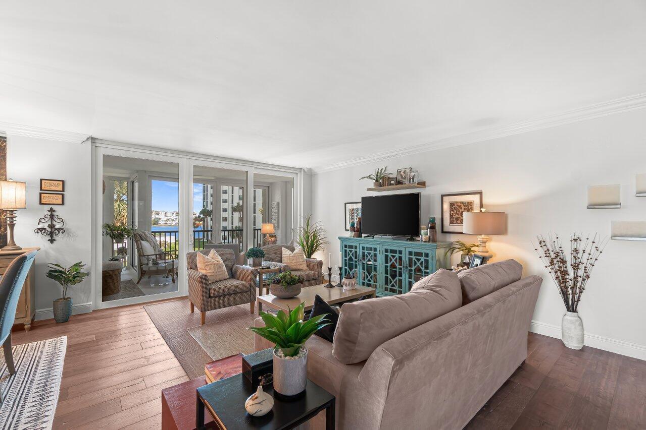 19800 Sandpointe Bay Dr #305 Tequesta, FL 33469