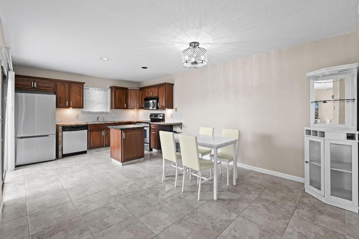 110 N Delaware #9b Jupiter, FL 33458