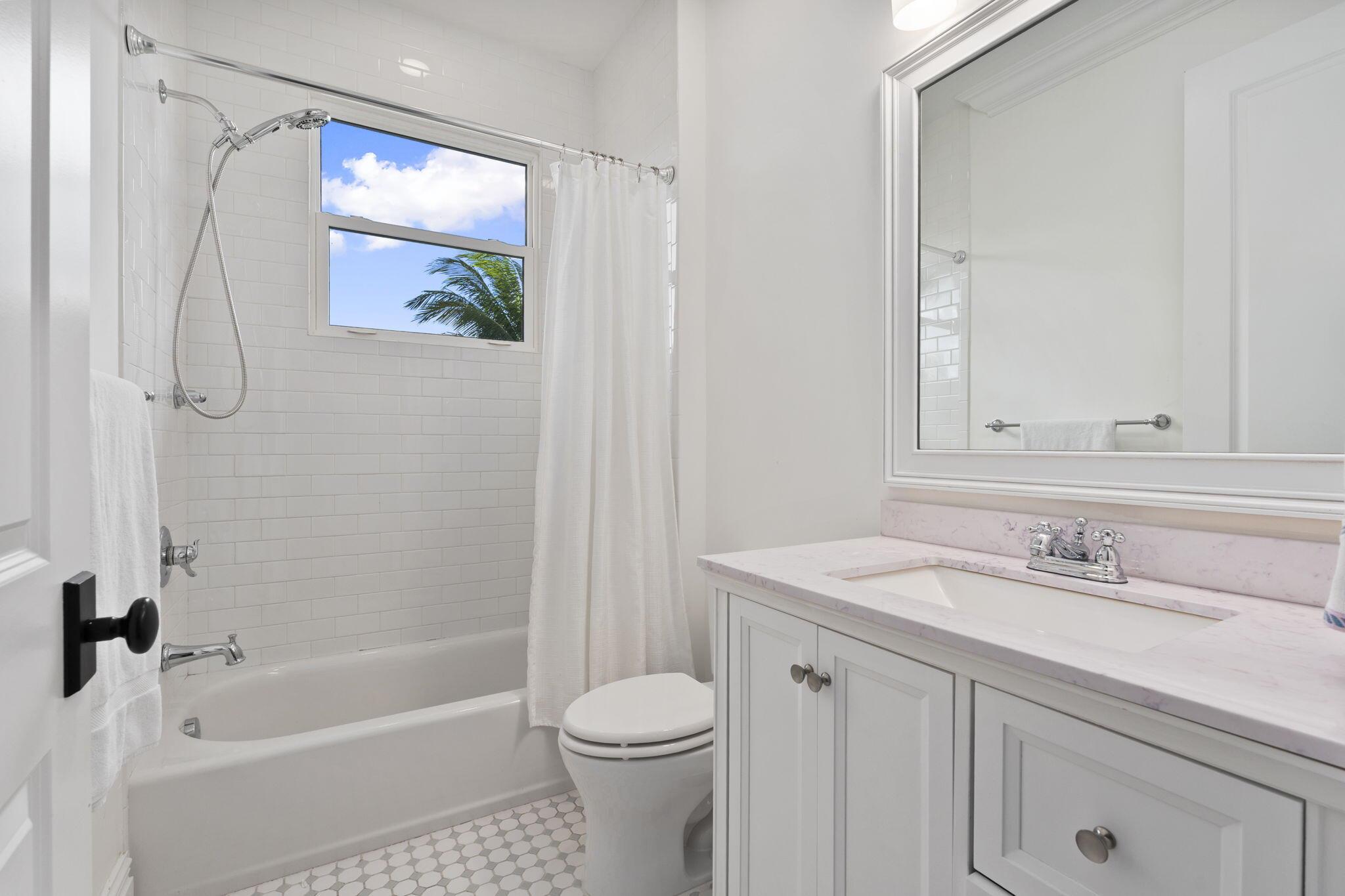 54 S Sewalls Pt Rd Sewalls Point, FL 34996