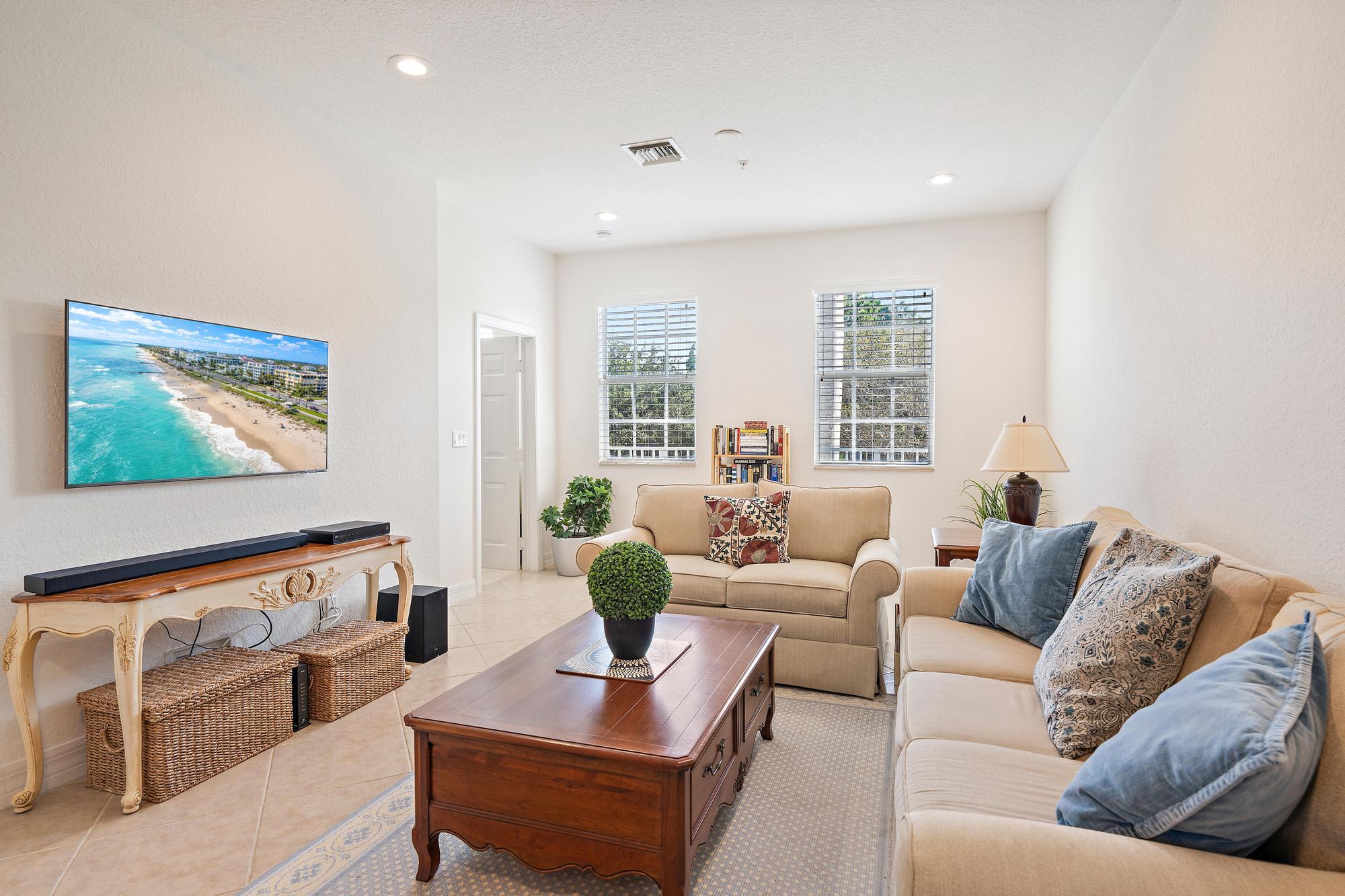 238 W Thatch Palm Jupiter, FL 33458